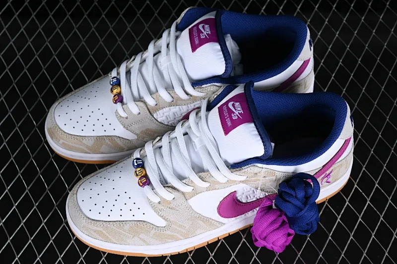 All Categories Nk SB Dunk Series Nk SB Dunk Low Low-top sneakers C version Rayssa Leal x Nk SB Dunk Low Brazilian skateboarding goddess joint model SB low-top casual sneakers FZ5251-001
